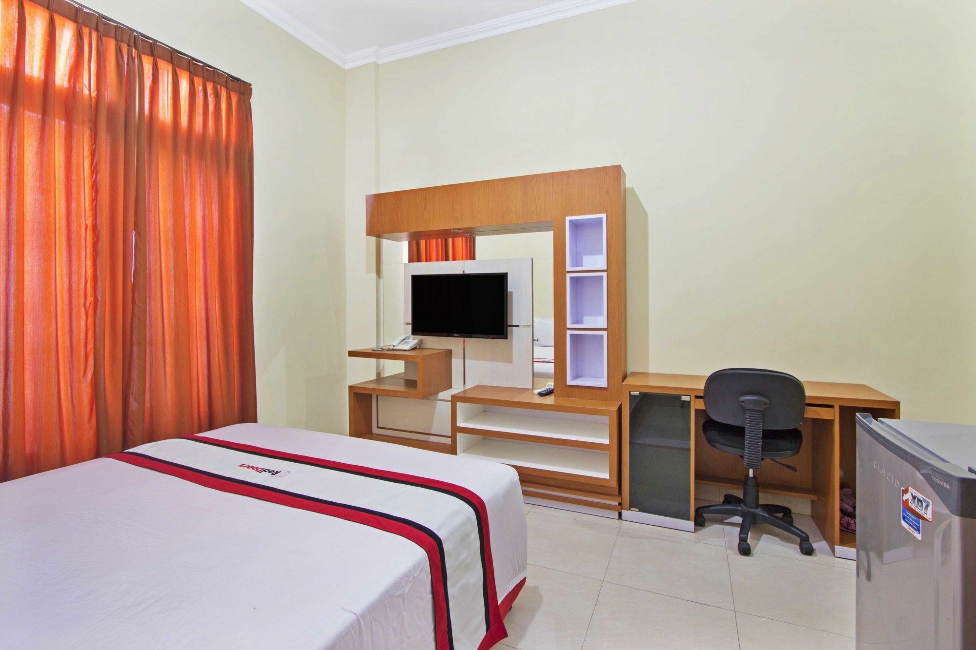 Hotel Reddoorz @ Pogung Baru à Kejayan Extérieur photo