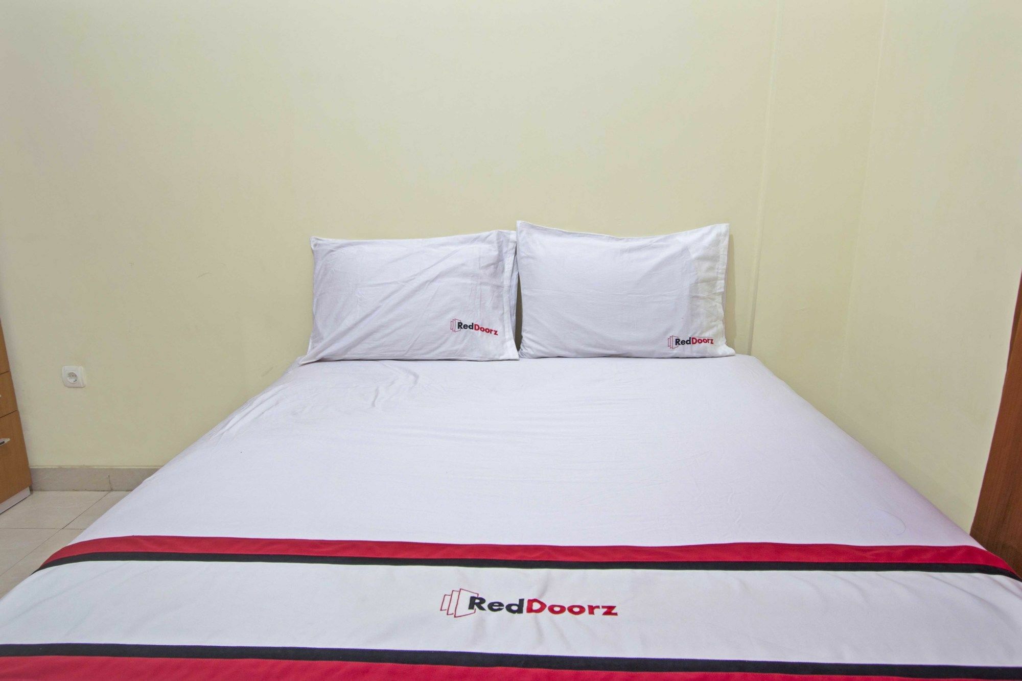 Hotel Reddoorz @ Pogung Baru à Kejayan Extérieur photo
